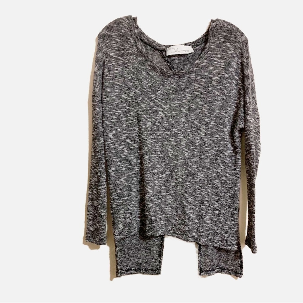 Vintage Havana Est. 1954 Gray Stretchy Split Back Top Blouse Sweater.